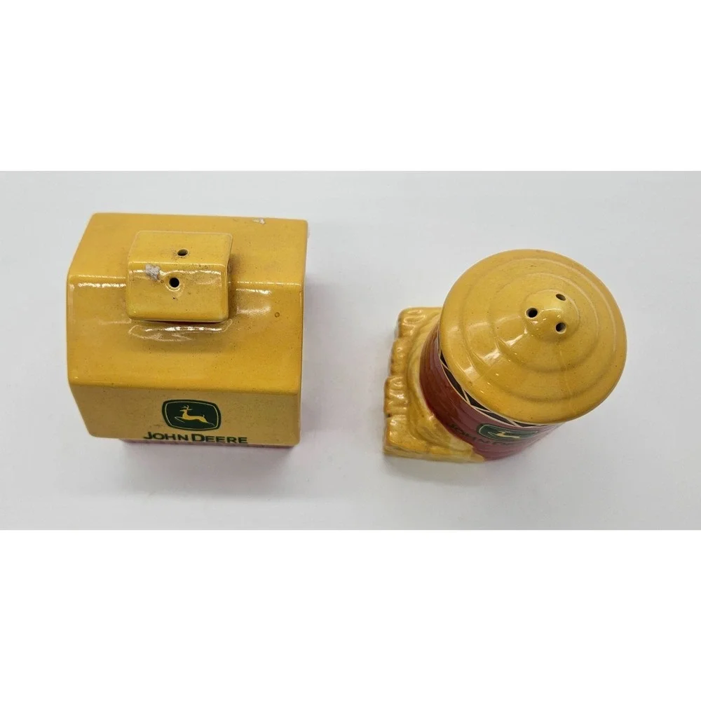 John Deere Salt and Pepper Shakers‎ Set Ceramic Barn and Silo Red Yellow Logo